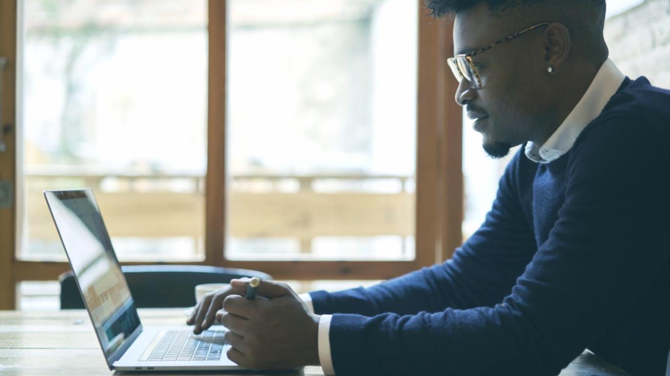 Gemeinsames Lernen und Austausch in Netzwerkadministration-Kursen