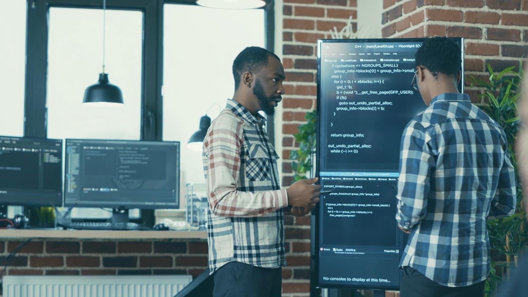 Instruktor zeigt Netzwerkkonfiguration während einer Einzelsession